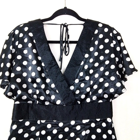 BCBGMaxazria Sateen Style Deep V Tunic Blouse Size M in Black White Polka Dot‎ - Picture 2 of 9
